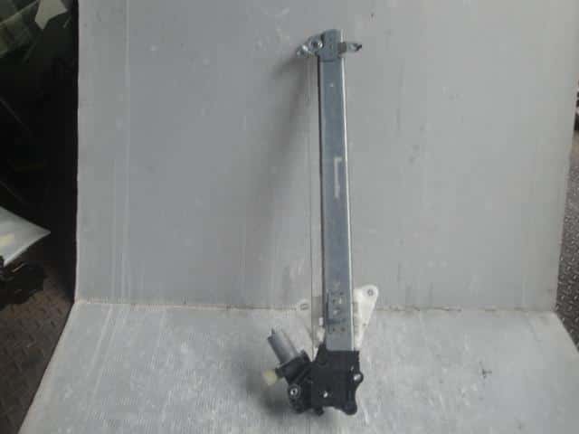 Front Right Door Regulator SUZUKI Hustler 2018 DBA-MR31S 8340165P01 — photo 1
