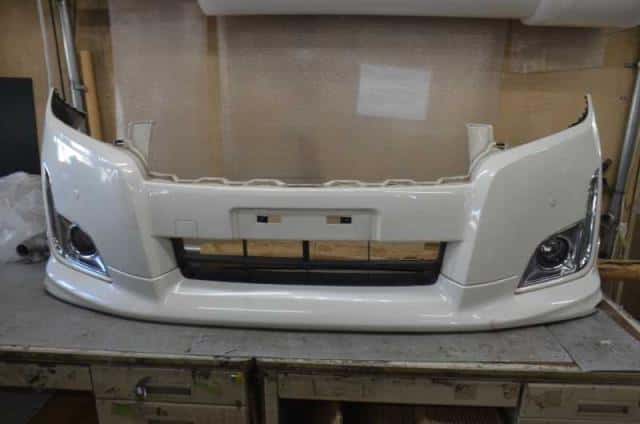 Front Bumper NISSAN Elgrand 2010 DBA-PE52 — photo 1