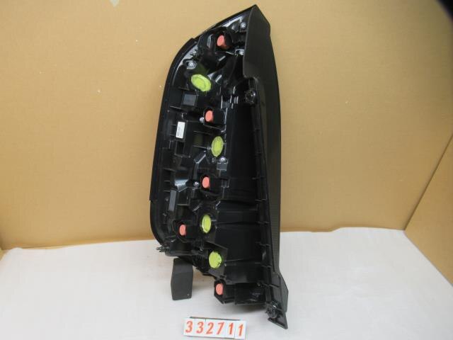 Right Tail Light TOYOTA Sienta 2022 5BA-MXPC10G 8155152F70 — photo 2
