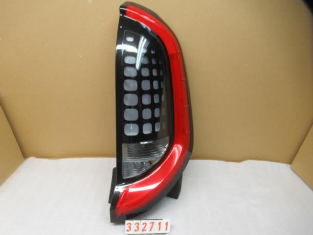Right Tail Light TOYOTA Sienta 2022 5BA-MXPC10G 8155152F70 — photo 1