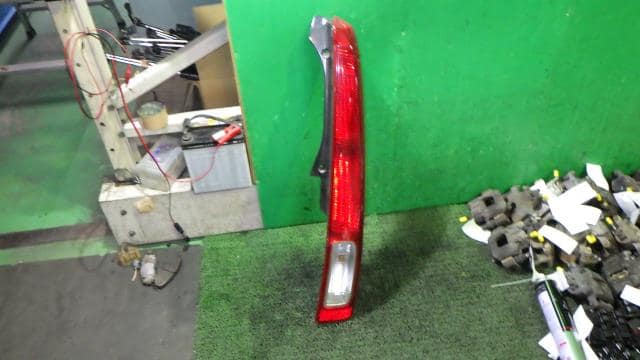 Right Tail Light DAIHATSU Move 2005 DBA-L150S — photo 1