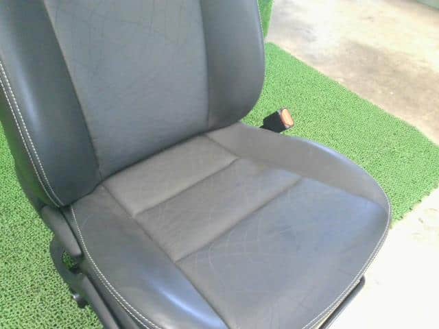Driver's Seat TOYOTA Aqua 2013 DAA-NHP10 — photo 4