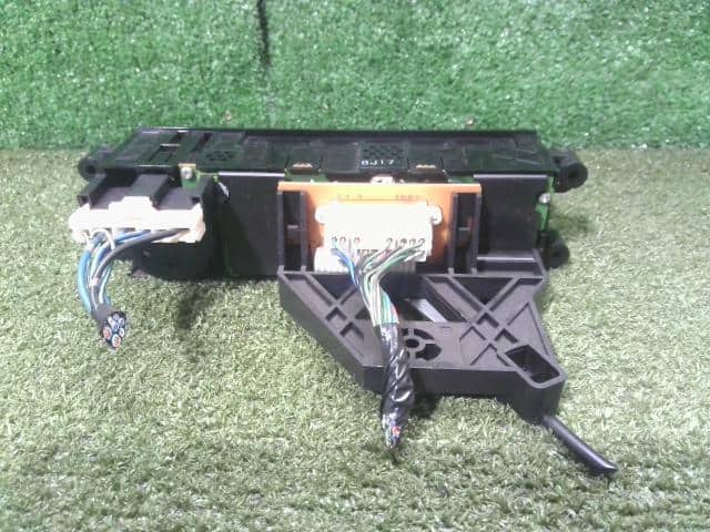 A/C Control Panel NISSAN Rasheen 1998 E-RFNB14 — photo 3