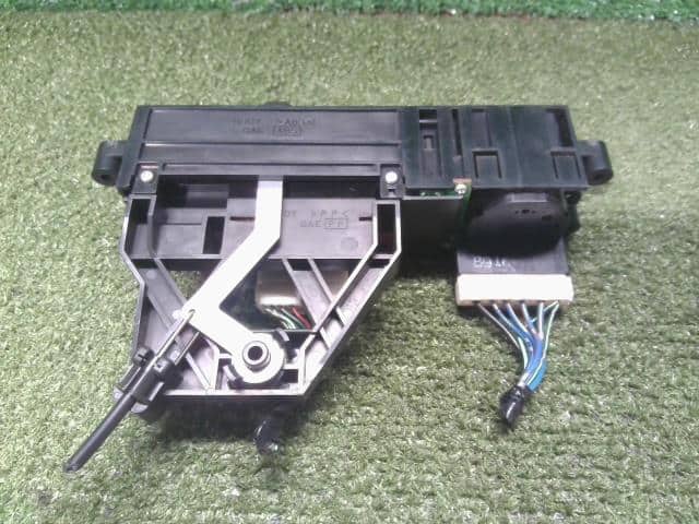 A/C Control Panel NISSAN Rasheen 1998 E-RFNB14 — photo 4