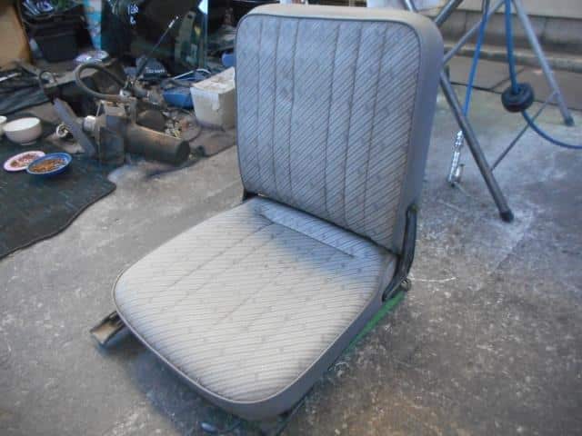 Driver's Seat SUBARU Sambar 1990 V-KS4 64110TA520LW — photo 3