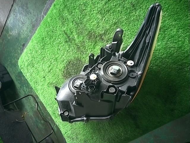 Right Headlight TOYOTA Prius 2009 DAA-ZVW30 — photo 2