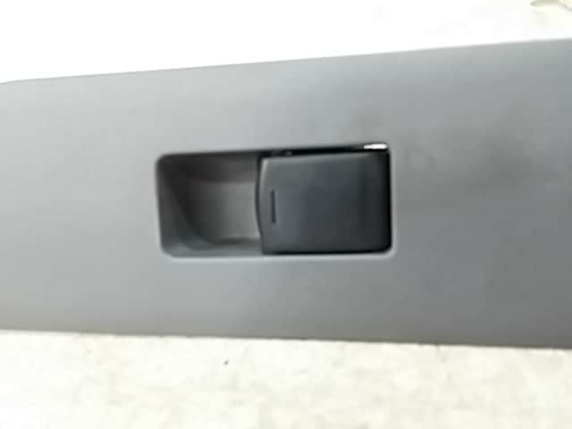 Power Window Switch NISSAN Cube 2005 — photo 2