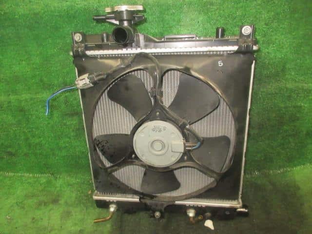 Radiator MAZDA Carol 2013 DBA-HB25S 1A3915200 — photo 2