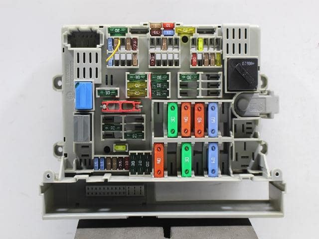 Fuse Box BMW 3 Series 2005 6906613-02 — photo 5