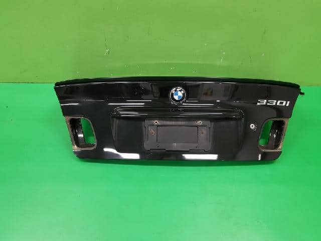Trunk Panel BMW 2002 — photo 1