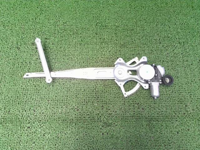 Front Right Door Regulator TOYOTA Vitz 2012 DBA-KSP130 — photo 1