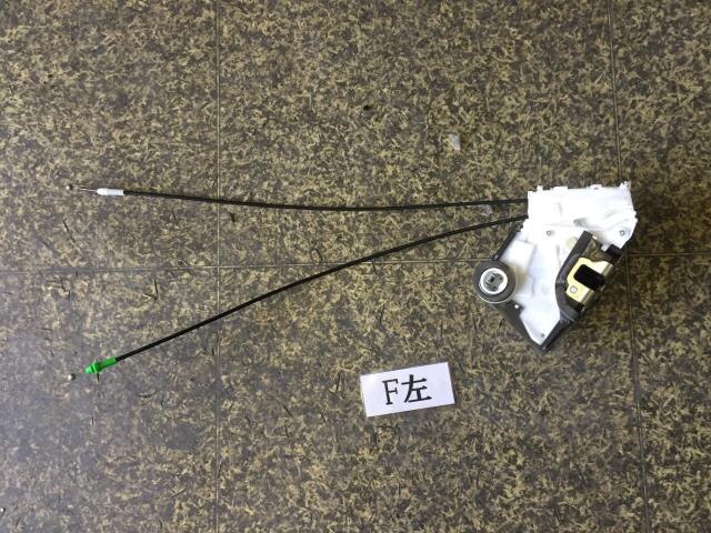 Front Left Door Lock Actuator TOYOTA Vitz 2015 DBA-KSP130 — photo 2