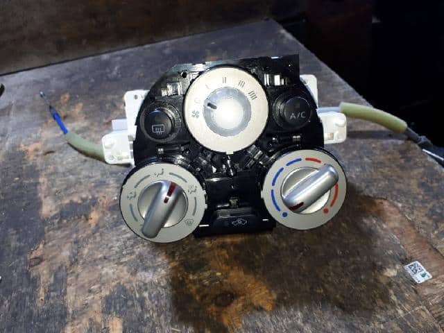 A/C & Heater Control panel NISSAN Cube 2011 — photo 1