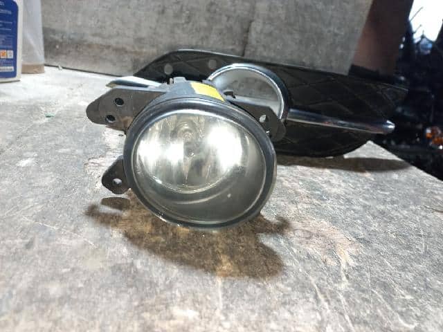 Left Fog Light MERCEDES-BENZ 2010 — photo 2