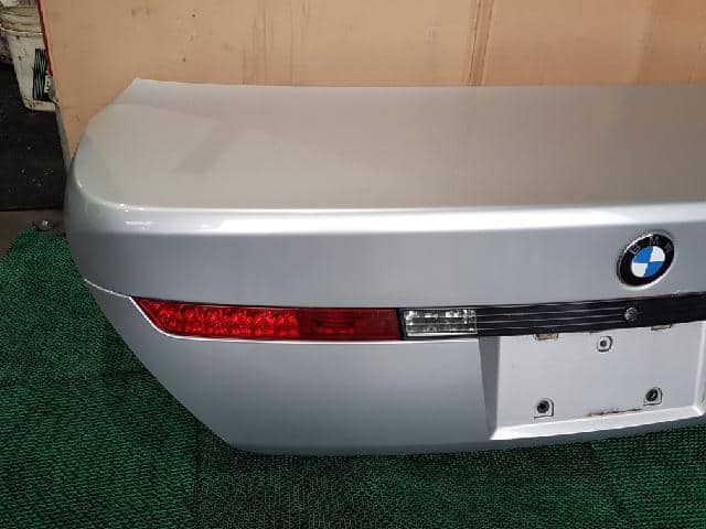Trunk Panel BMW 7 Series 2003 — photo 2