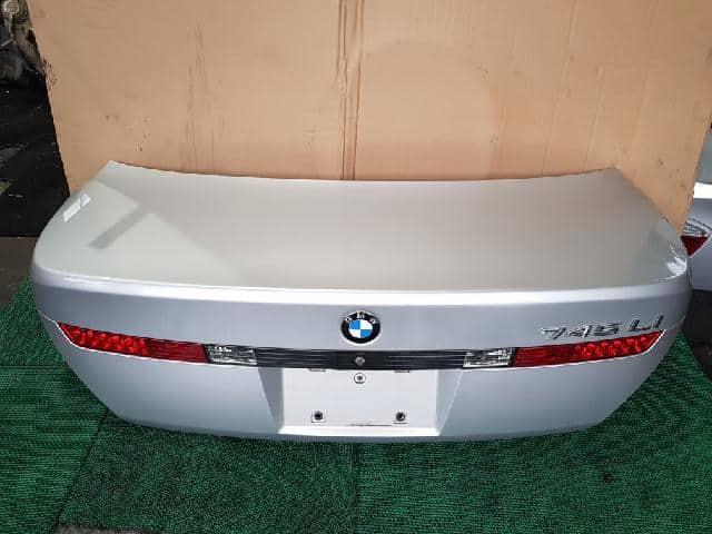 Trunk Panel BMW 7 Series 2003 — photo 1
