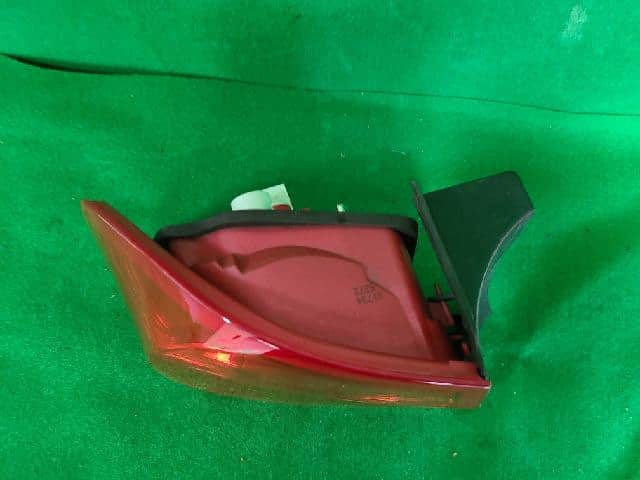 Left Tail Light BMW 3 Series 2005 6 937 457 05 — photo 3