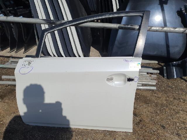Front Left Door Panel TOYOTA Prius 2015 — photo 1