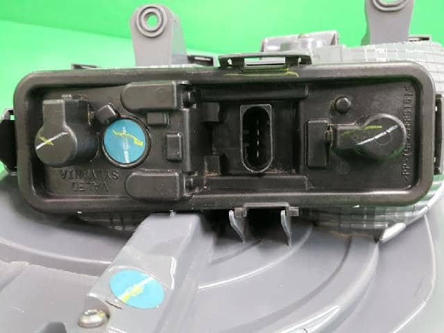 Right Tail Light BMW X3 2011 7217312-10 — photo 4