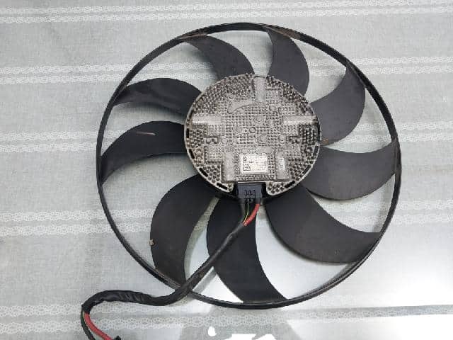 Radiator Cooling Fan BMW 2012 7575564-05 — photo 1