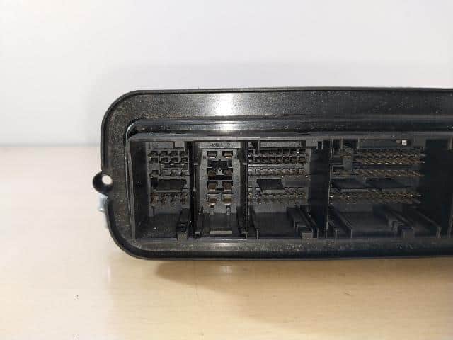 Engine Control Unit / ECU BMW 3 Series 2010 8 506 566-01 — photo 3