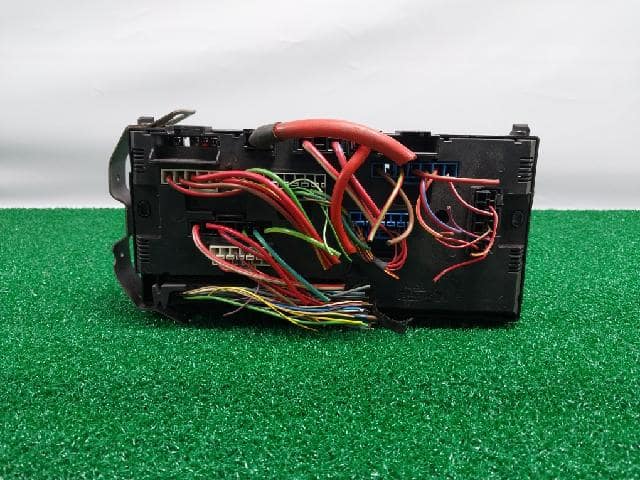Fuse Box BMW 2010 9210861-01 — photo 3