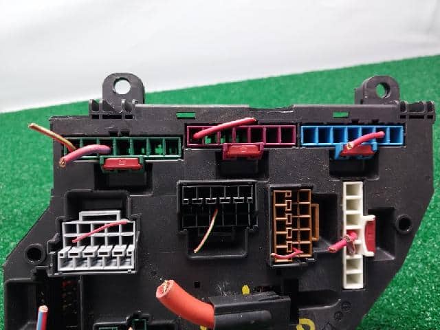 Fuse Box BMW 2012 9252813-01 — photo 4