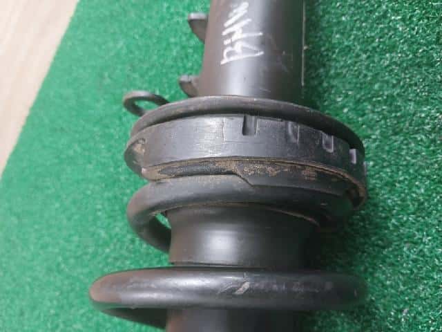 Front Right Shock Absorber BMW 2011 — photo 4