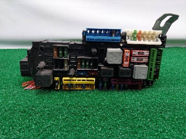 Fuse Box MERCEDES-BENZ 2011 — photo 3