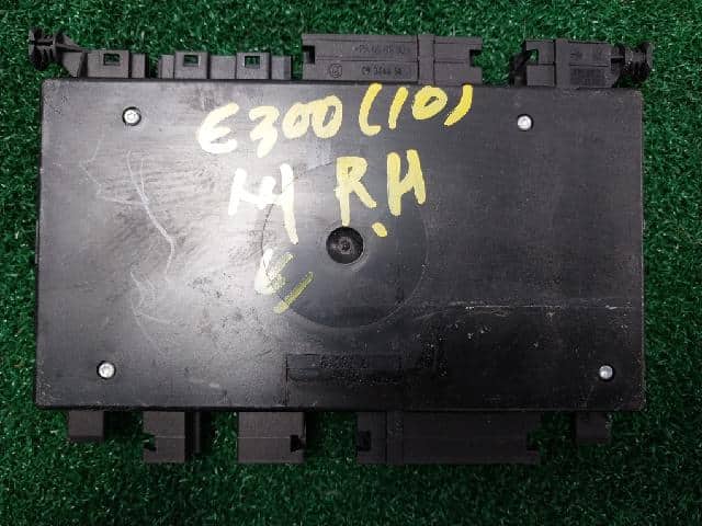 ABS Control Module MERCEDES-BENZ 2010 A 212 900 53 00 — photo 1