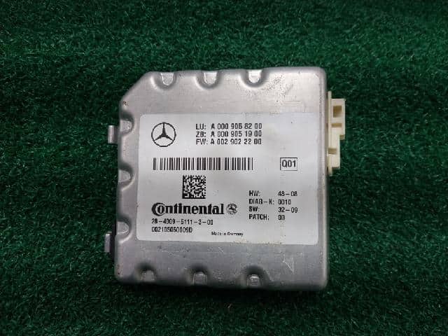 ABS Control Module MERCEDES-BENZ 2010 A 000 905 82 00 — photo 1