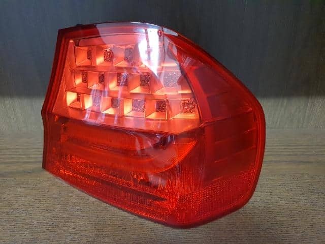 Right Tail Light BMW 2010 — photo 2