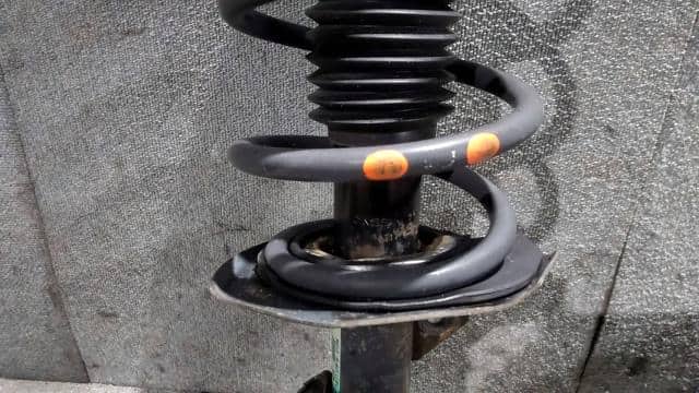 Front Left Strut NISSAN Serena 2009 DBA-C25 — photo 3