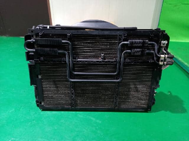Radiator MERCEDES-BENZ S-Class 2006 — photo 1