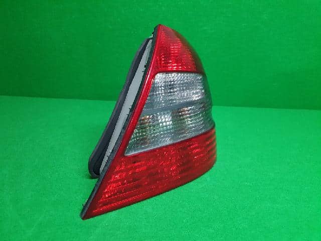 Right Tail Light MERCEDES-BENZ E-Class 2008 — photo 2