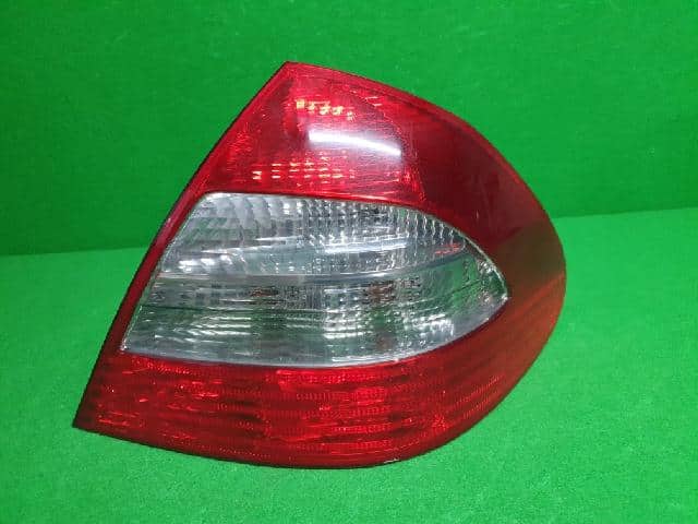 Right Tail Light MERCEDES-BENZ E-Class 2008 — photo 1
