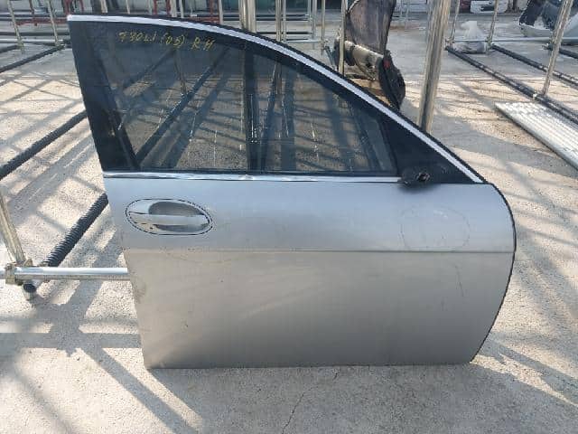 Front Right Door Panel BMW 2005 — photo 1