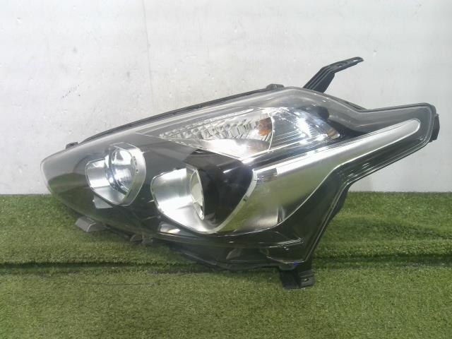 Left Headlight TOYOTA Sienta 2016 DBA-NSP172G — photo 2