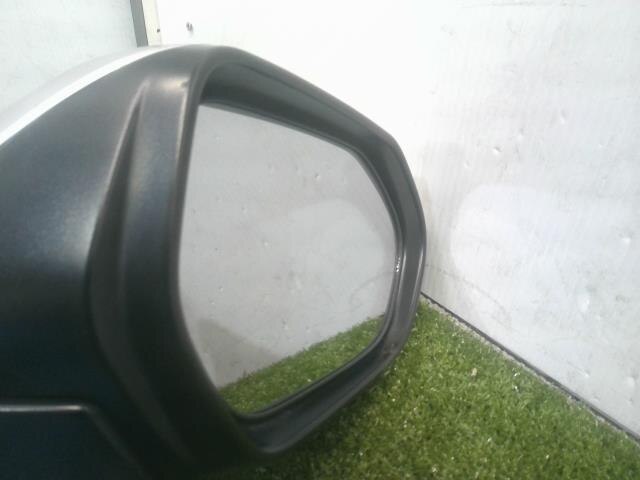 Right Side Mirror TOYOTA Sienta 2016 DBA-NSP172G — photo 3