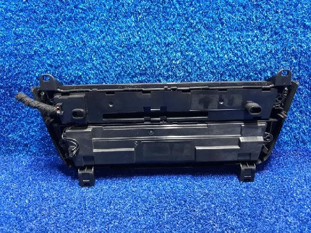 A/C & Heater Control panel BMW 3 Series 2014 9226784-04 — photo 3