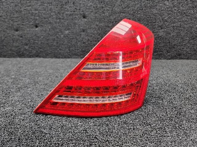 Right Tail Light MERCEDES-BENZ 2010 — photo 1