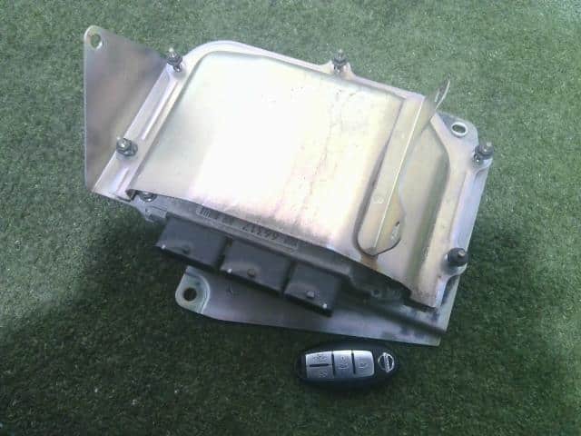 Engine Control Unit NISSAN Serena 2013 DAA-HFC26 — photo 1