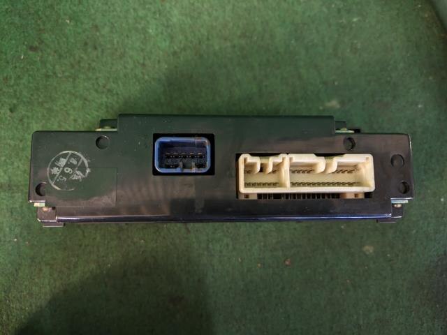 A/C Control Panel TOYOTA Windom 1993 E-VCV10 — photo 3