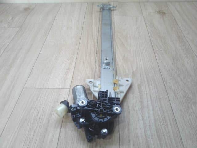 Front Right Door Regulator SUZUKI Solio 2012 DBA-MA15S 8340182K02 — photo 3