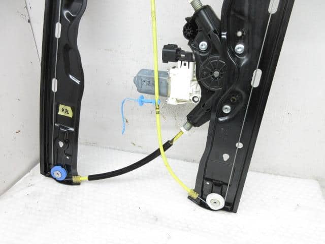 Rear Left Door Regulator ROVER 2018 CBA-LY3VA — photo 4