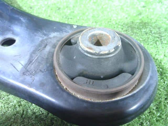 Front Right Lower Control Arm HONDA Fit 2014 DBA-GK3 — photo 2