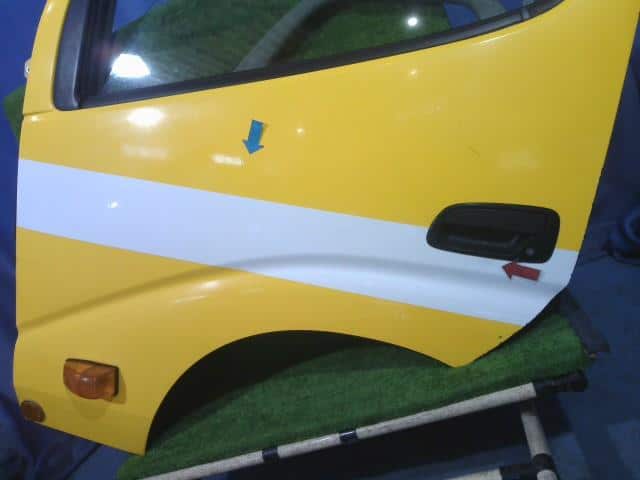 Front Left Door Assembly HINO Dutro 2010 BKG-XZU548 — photo 4