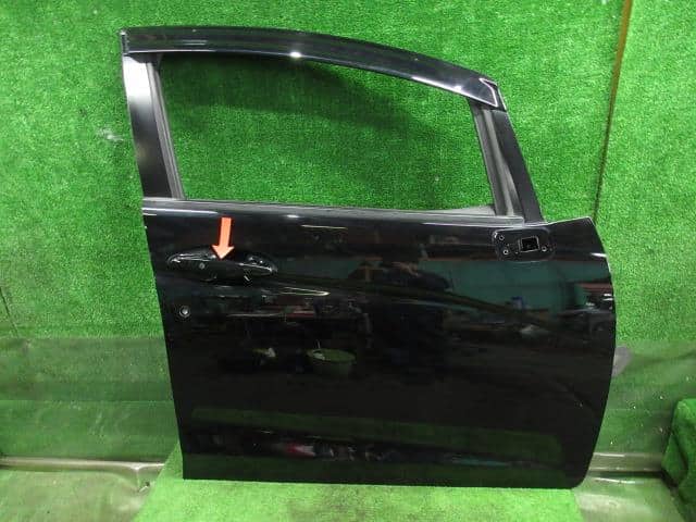 Front Right Door Assembly HONDA Fit 2014 DAA-GP6 67010T5AN10ZZ — photo 1