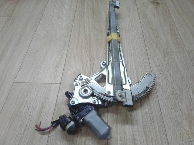 Front Right Door Regulator SUZUKI Alto 2012 DBA-HA25S 8340164L12 — photo 1