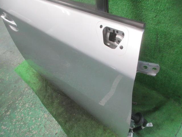 Front Right Door Assembly TOYOTA Prius 2010 DAA-ZVW30 — photo 2